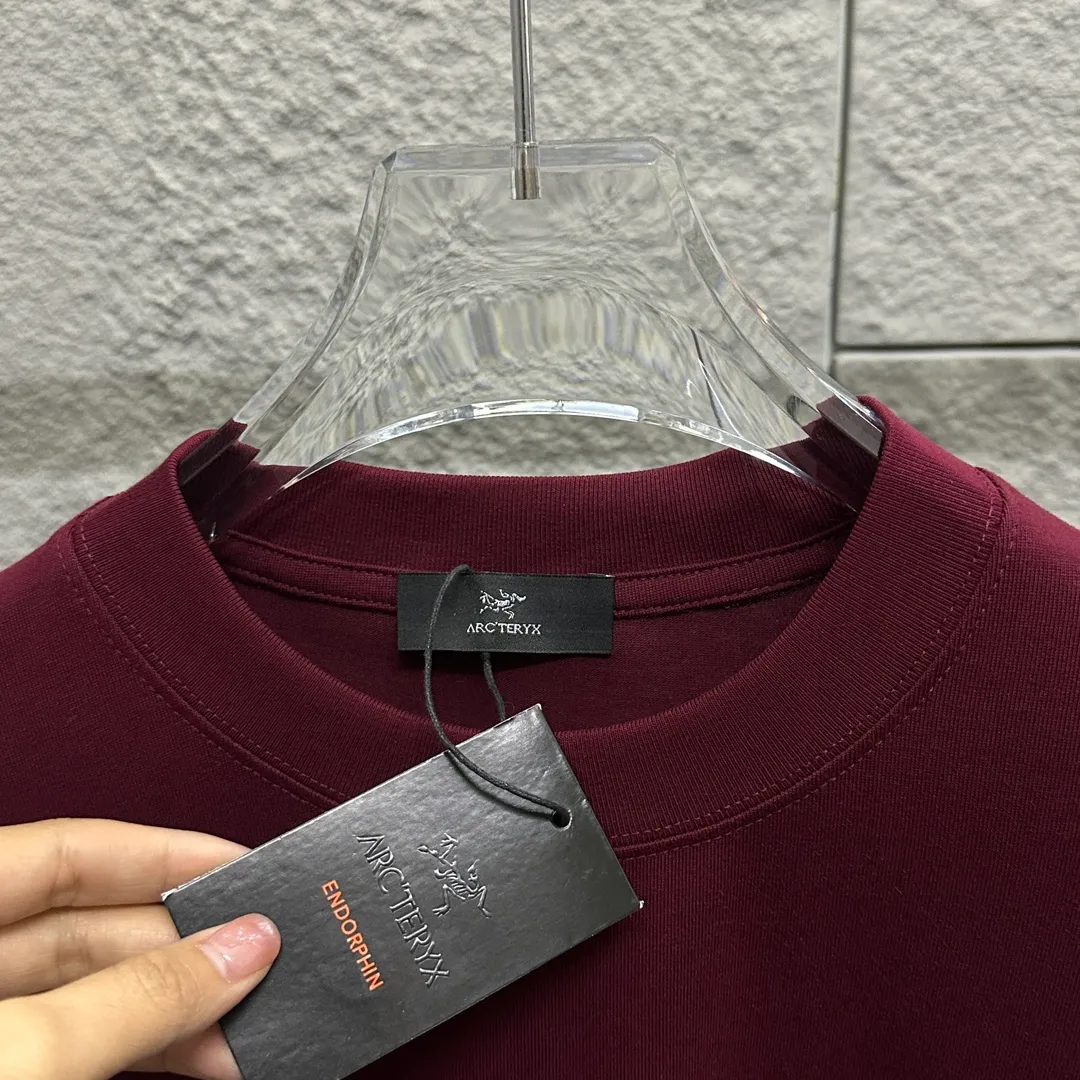 ARC'TERYX* * 2025 New Arrival Classic logo T Same Style ：Black White Size： S （90-130 ） M （120-150 ） L （140-165 ） XL （160-180 ） XXL （180 ）